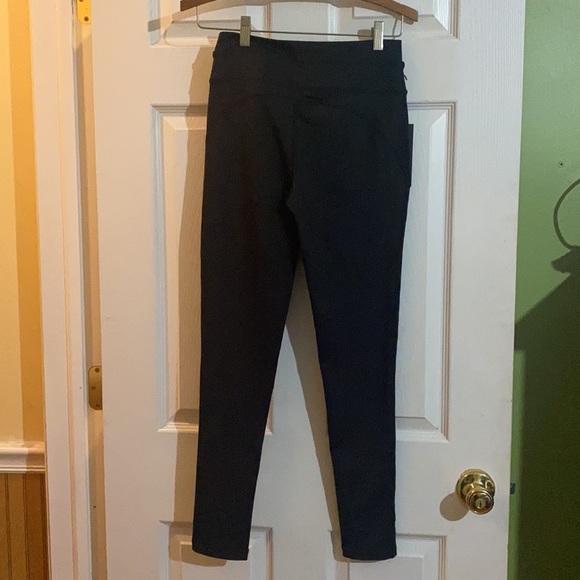 NWT DLB flag nor fail M v cut front leggings. Sold out and rare. - Picture 9 of 11